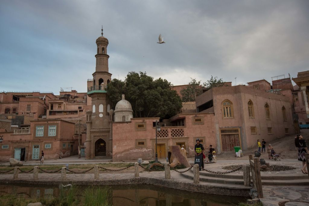 كيف تستخدم الصين عمالة السخرة في القضاء على هوية الإيغور  المسلمين