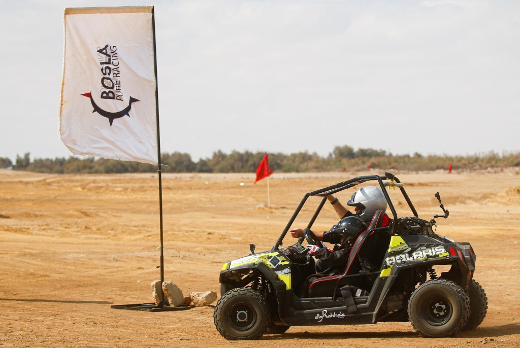 ليصبح متسابق راليات.. طفل مصري في الخامسة يسير على خطى والده 2 ليصبح متسابق راليات.. طفل مصري في الخامسة يسير على خطى والده