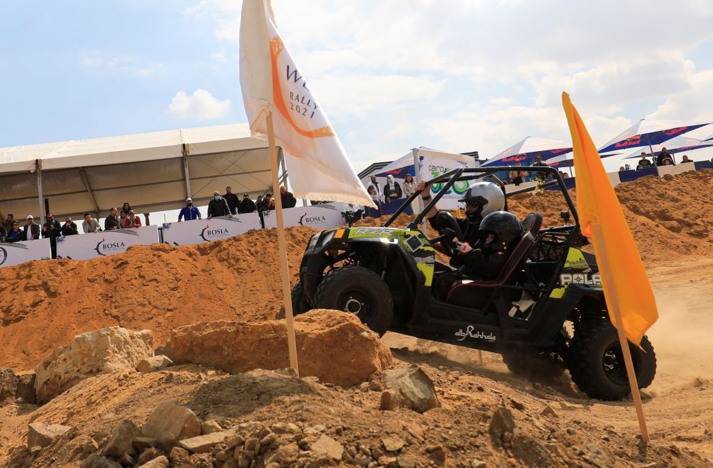 ليصبح متسابق راليات.. طفل مصري في الخامسة يسير على خطى والده 3 ليصبح متسابق راليات.. طفل مصري في الخامسة يسير على خطى والده