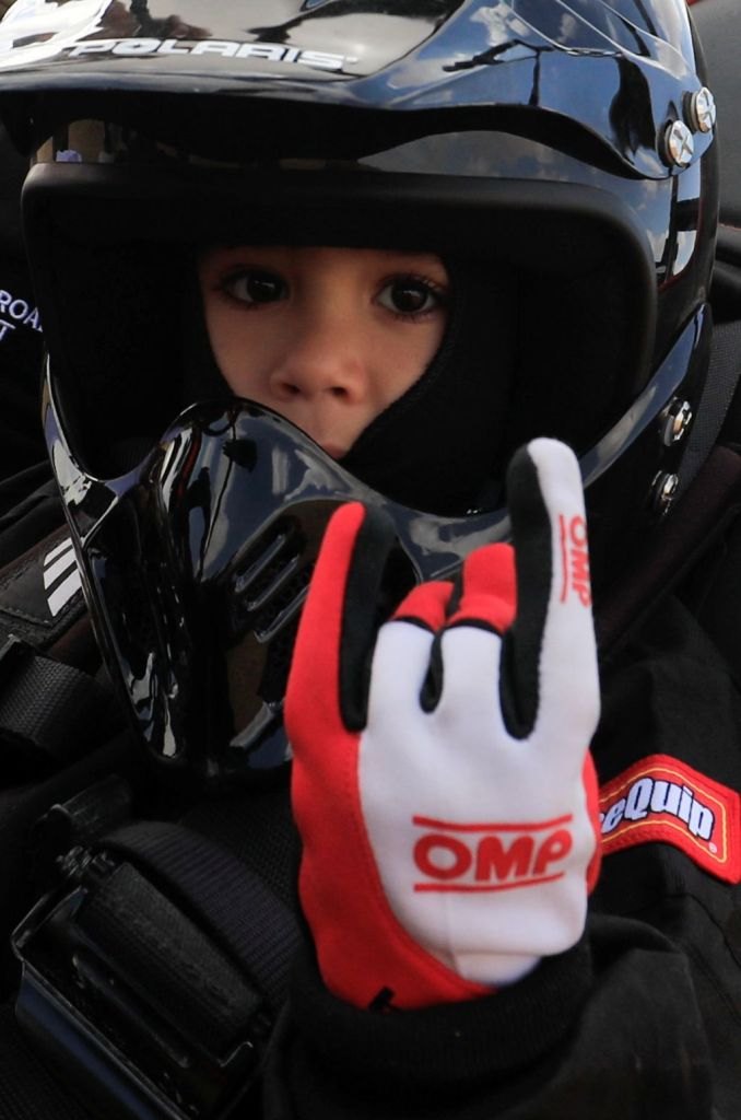 ليصبح متسابق راليات.. طفل مصري في الخامسة يسير على خطى والده 7 ليصبح متسابق راليات.. طفل مصري في الخامسة يسير على خطى والده