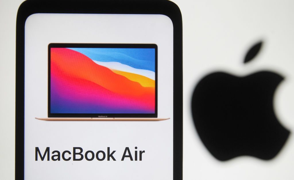 لمعالجة مشكلة الشحن.. آبل تُصدر تحديثاً لأجهز MacBooks