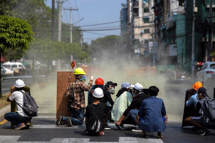 يوم دامٍ في ميانمار .. الشرطة تقتل وتعتقل العشرات 2 يوم دامٍ في ميانمار .. الشرطة تقتل وتعتقل العشرات