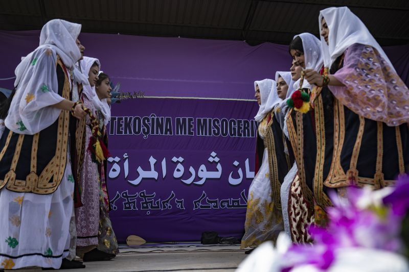 في القامشلي.. سوريات يحتفلن بيوم المرأة على طريقتهن الخاصة