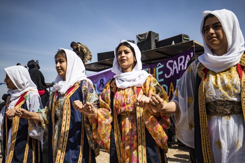 في القامشلي.. سوريات يحتفلن بيوم المرأة على طريقتهن الخاصة