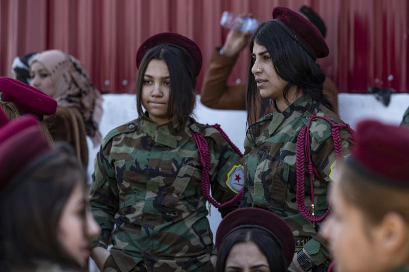 في القامشلي.. سوريات يحتفلن بيوم المرأة على طريقتهن الخاصة