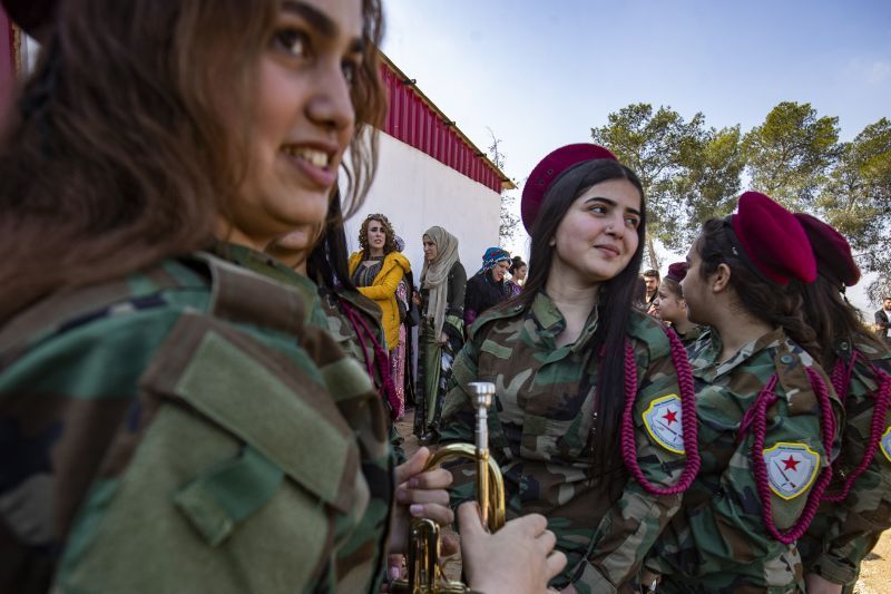 في القامشلي.. سوريات يحتفلن بيوم المرأة على طريقتهن الخاصة