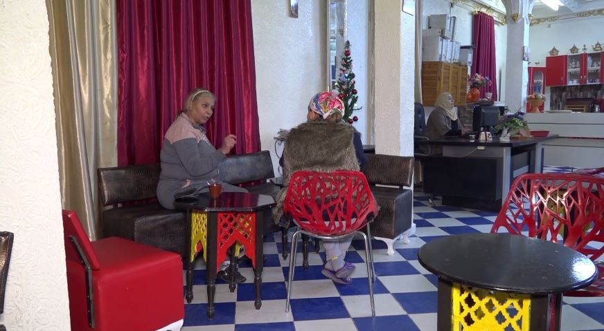 تونس..مقهى خاص بالسيدات فقط في أحد أكبر الأحياء الشعبية في البلاد