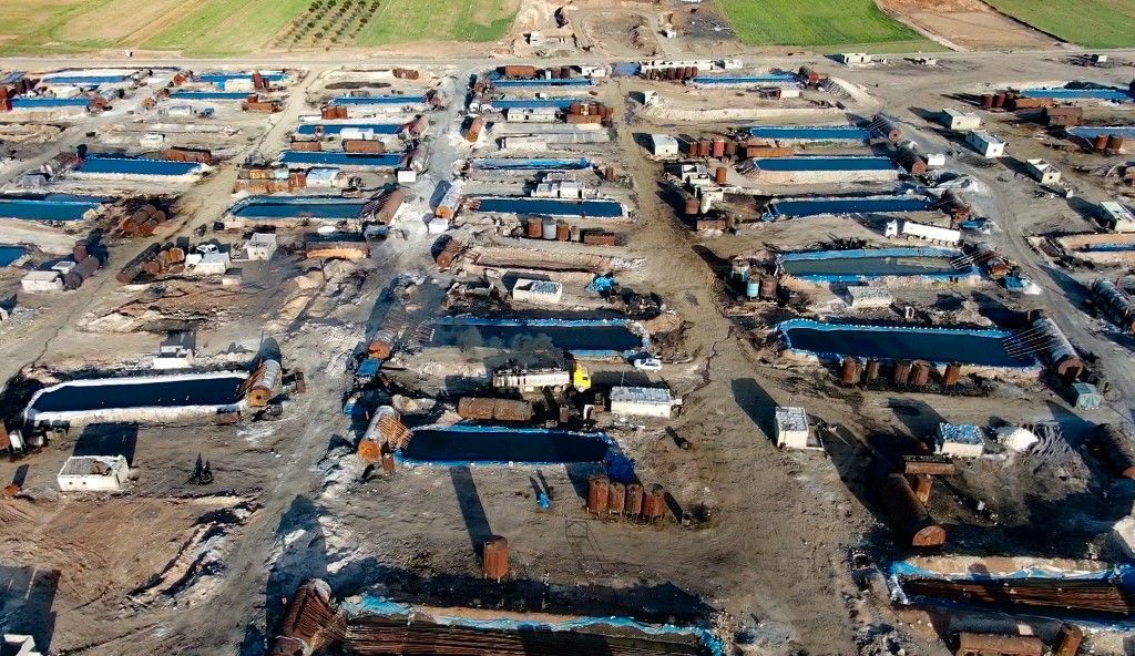 سوريا.. نازحون يعيشون في مصفاة نفط