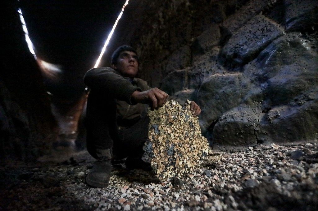 سوريا.. نازحون يعيشون في مصفاة نفط