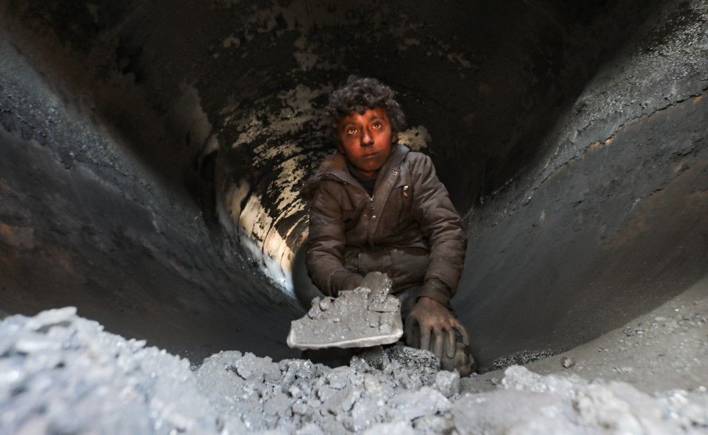 سوريا.. نازحون يعيشون في مصفاة نفط