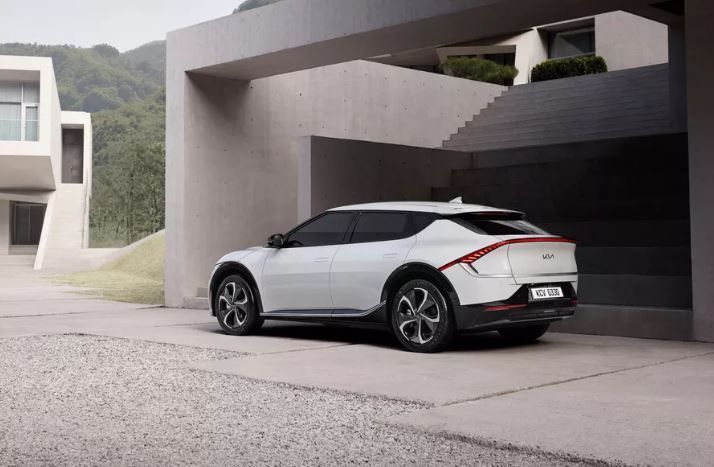 بتصميم مميز.. إليكم الصور الأولى للسيارة الكهربائية EV6 من كيا 1 بتصميم مميز.. إليكم الصور الأولى للسيارة الكهربائية EV6 من كيا