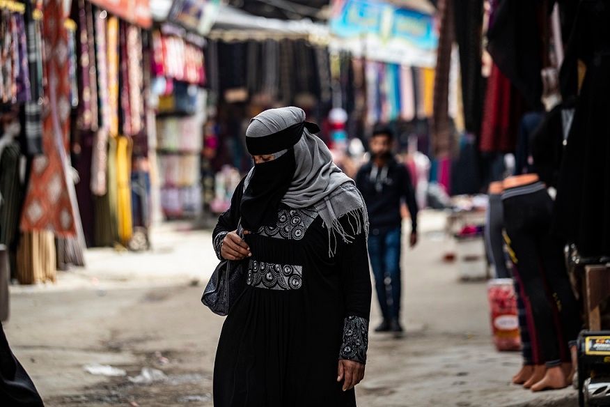 "عار" الانضمام لداعش يلاحق عائلات التنظيم في مدينة الطبقة السورية 1 "عار" الانضمام لداعش يلاحق عائلات التنظيم في مدينة الطبقة السورية