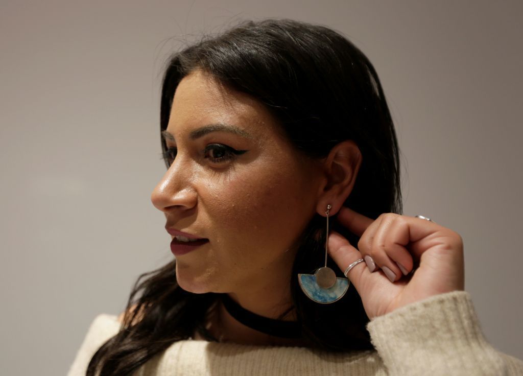 باحثة مصرية تصنع كماليات صديقة للبيئة من قشر البيض