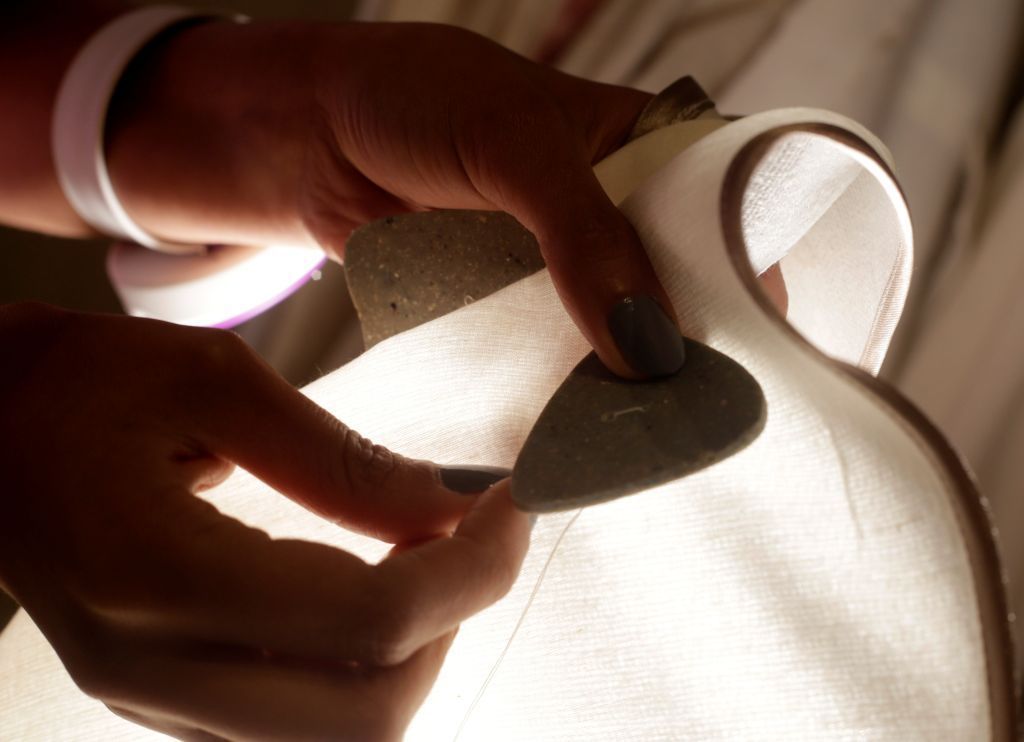 باحثة مصرية تصنع كماليات صديقة للبيئة من قشر البيض