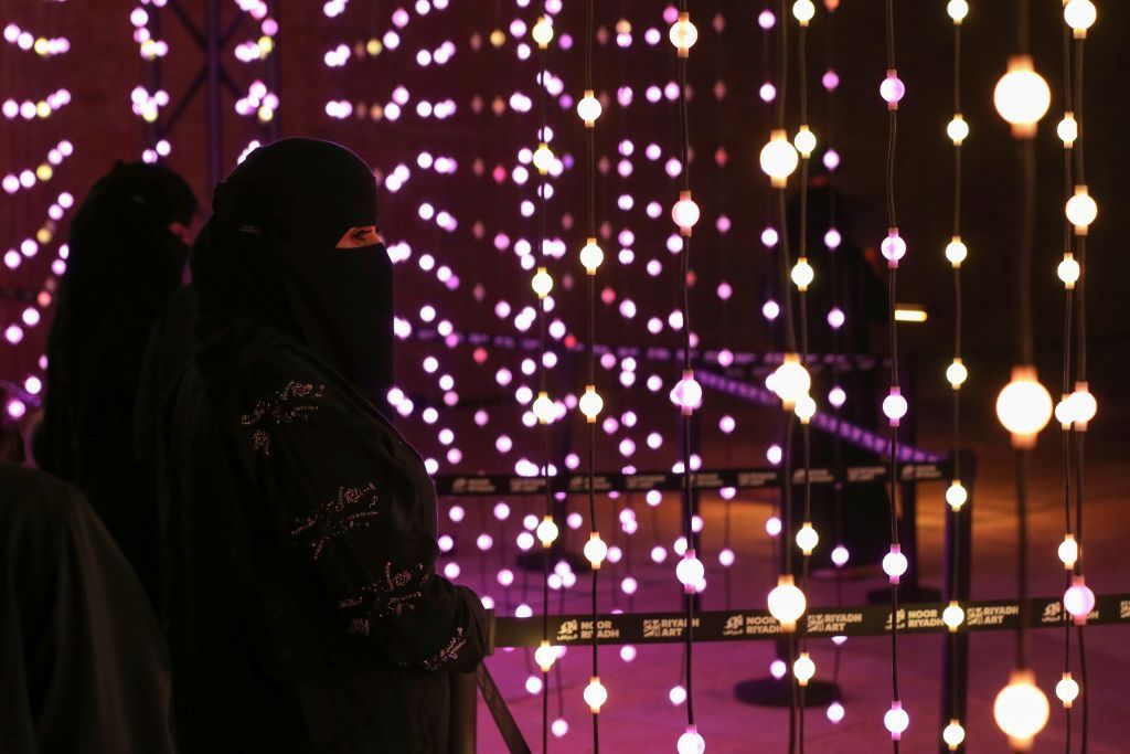 السعودية.. مهرجان النور الأول يضيء الرياض