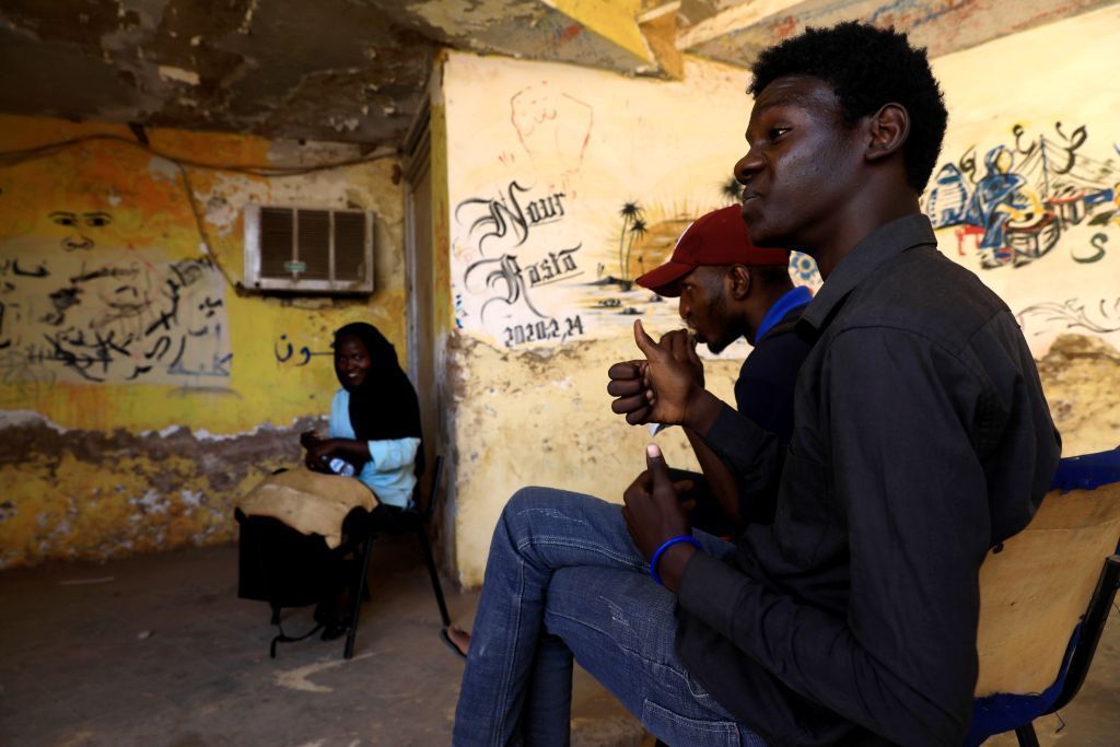 كلية الفنون الجميلة تفتح أبواب الأمل للطلبة ضعاف السمع بالسودان