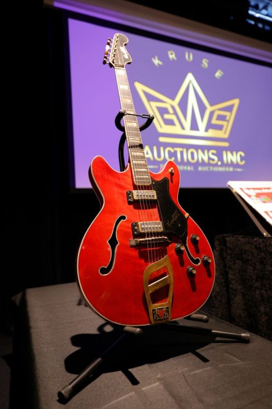 قريباً.. غيتار إلفيس بريسلي يُعرض في مزاد علني