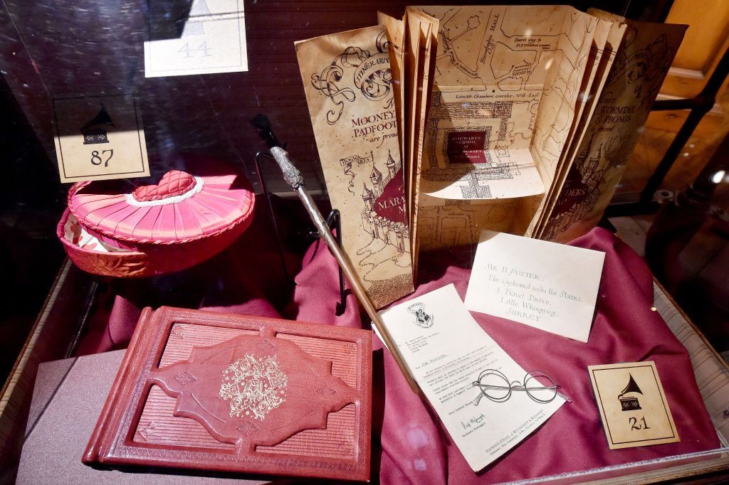 من بينها عصا هاري بوتر.. إليكم أبرز القطع السينمائية المعروضة للبيع في مزاد ميونيخ