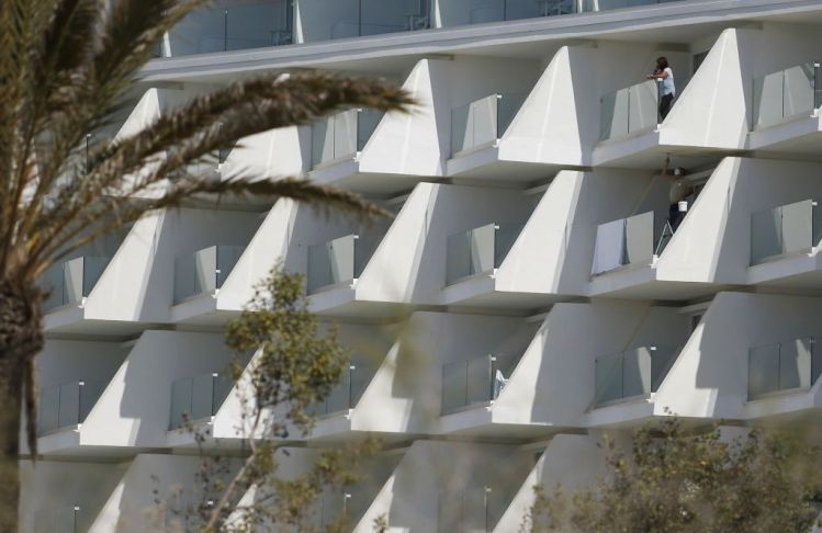 ما مدى تأثير فيروس كورونا على سياحة إسبانيا؟