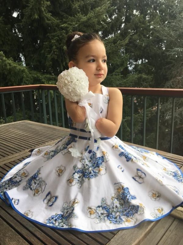 فيديو مؤثر جداً.. ”ايلا طنوس“ طفلة لبنانية خسرت أطرافها تغني لوطنها 3 فيديو مؤثر جداً.. ”ايلا طنوس“ طفلة لبنانية خسرت أطرافها تغني لوطنها