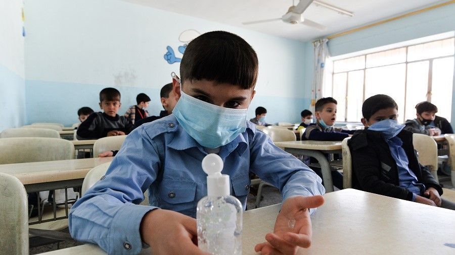 مدير مدرسة عراقية في الموصل يضع منظومة للحد من فيروس كورونا 3 الموصل