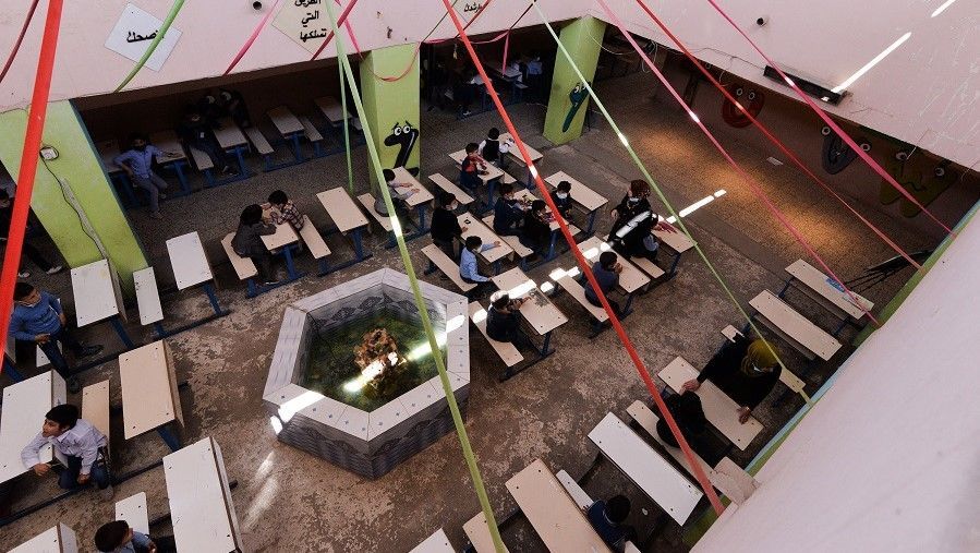 مدير مدرسة عراقية في الموصل يضع منظومة للحد من فيروس كورونا 12 الموصل