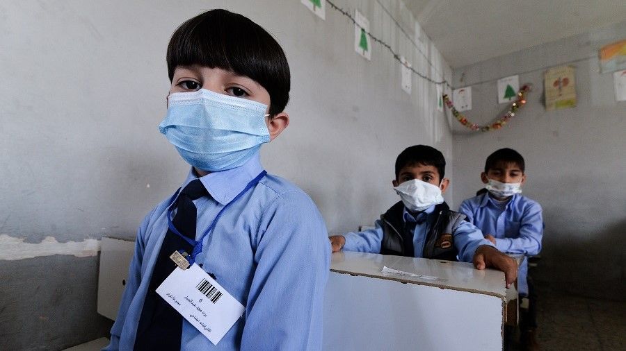 مدير مدرسة عراقية في الموصل يضع منظومة للحد من فيروس كورونا 13 الموصل