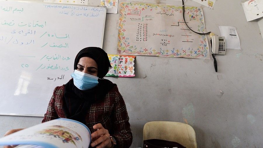 مدير مدرسة عراقية في الموصل يضع منظومة للحد من فيروس كورونا 15 الموصل