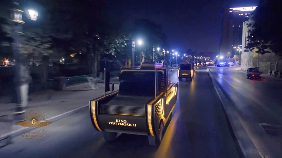 مشاهد جذبت أنظار العالم.. موكب مهيب لنقل المومياوات الملكية