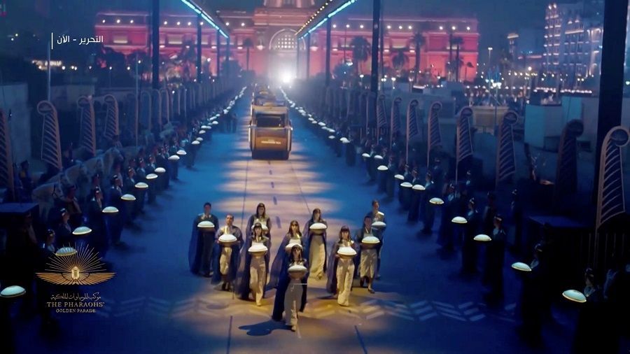 مشاهد جذبت أنظار العالم.. موكب مهيب لنقل المومياوات الملكية