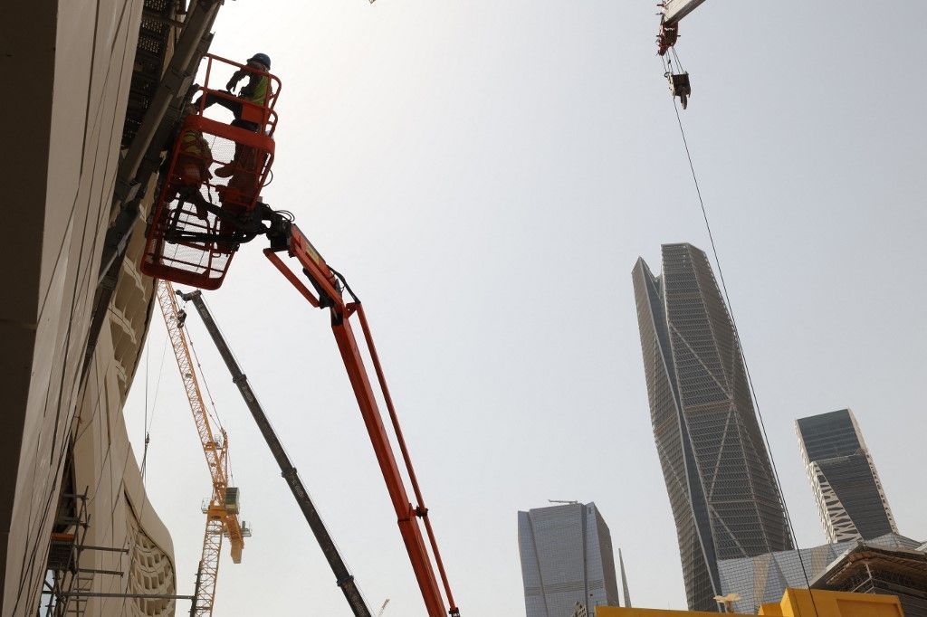 بالصور.. نظرة سريعة داخل مترو الرياض الجديد