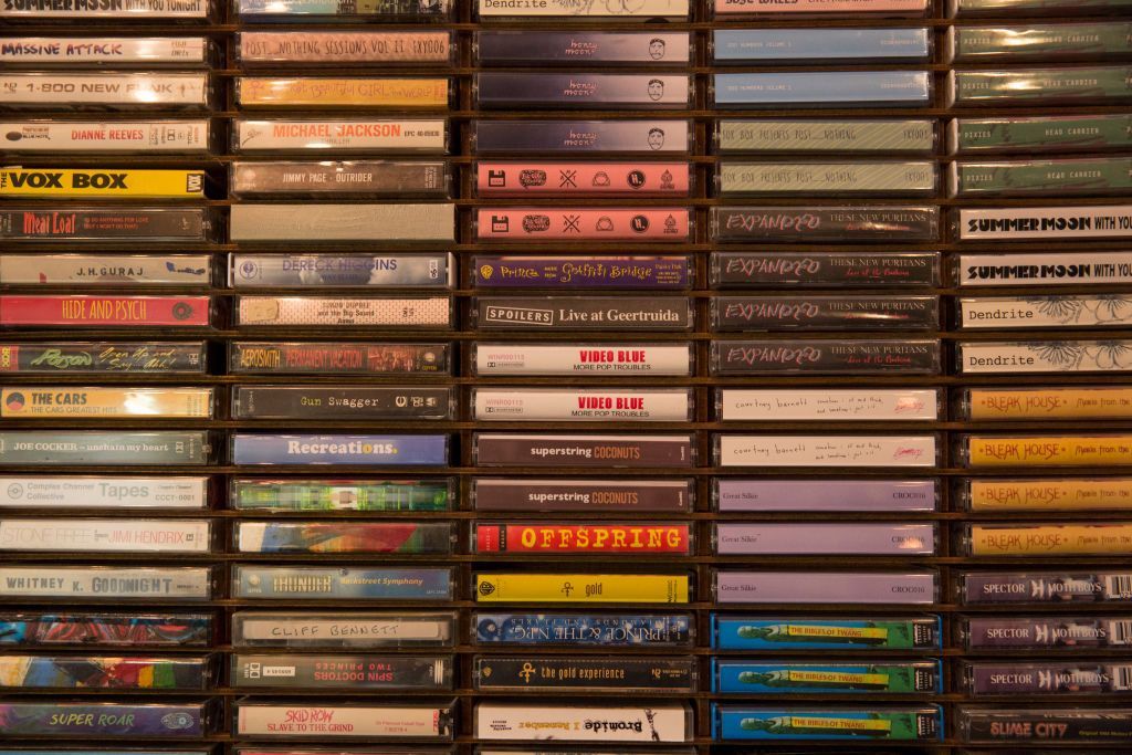 مبيعات أشرطة الكاسيت تُسجل أعلى رقم منذ عام 2003
