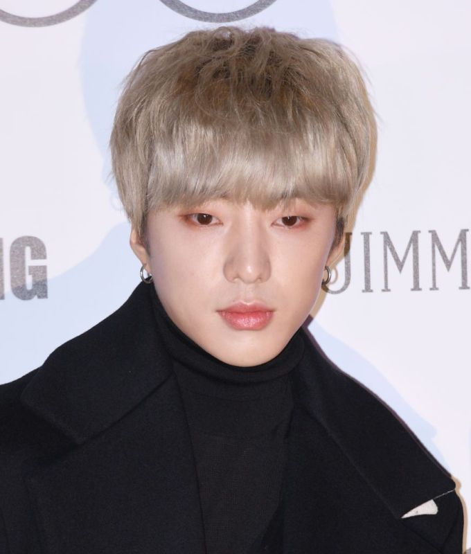 من الغناء إلى الرسم.. نجوم موسيقى البوب يشاركون بمعرض فني في لندن