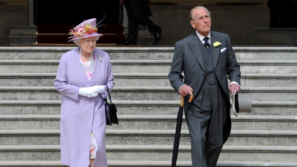 قصر بكينغهام يعلن وفاة الأمير فيليب زوج الملكة اليزابيث الثانية