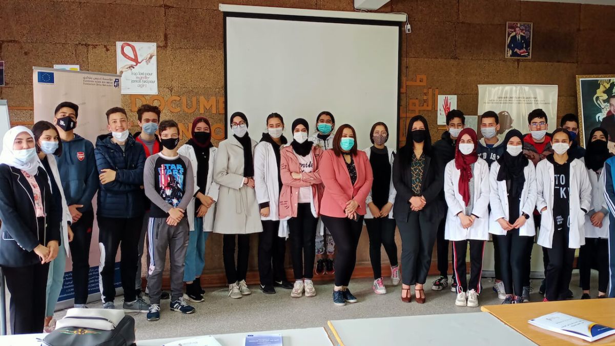 60 من الطلبة في ورشة المواطنة وحقوق الإنسان في طنجة بالمغرب