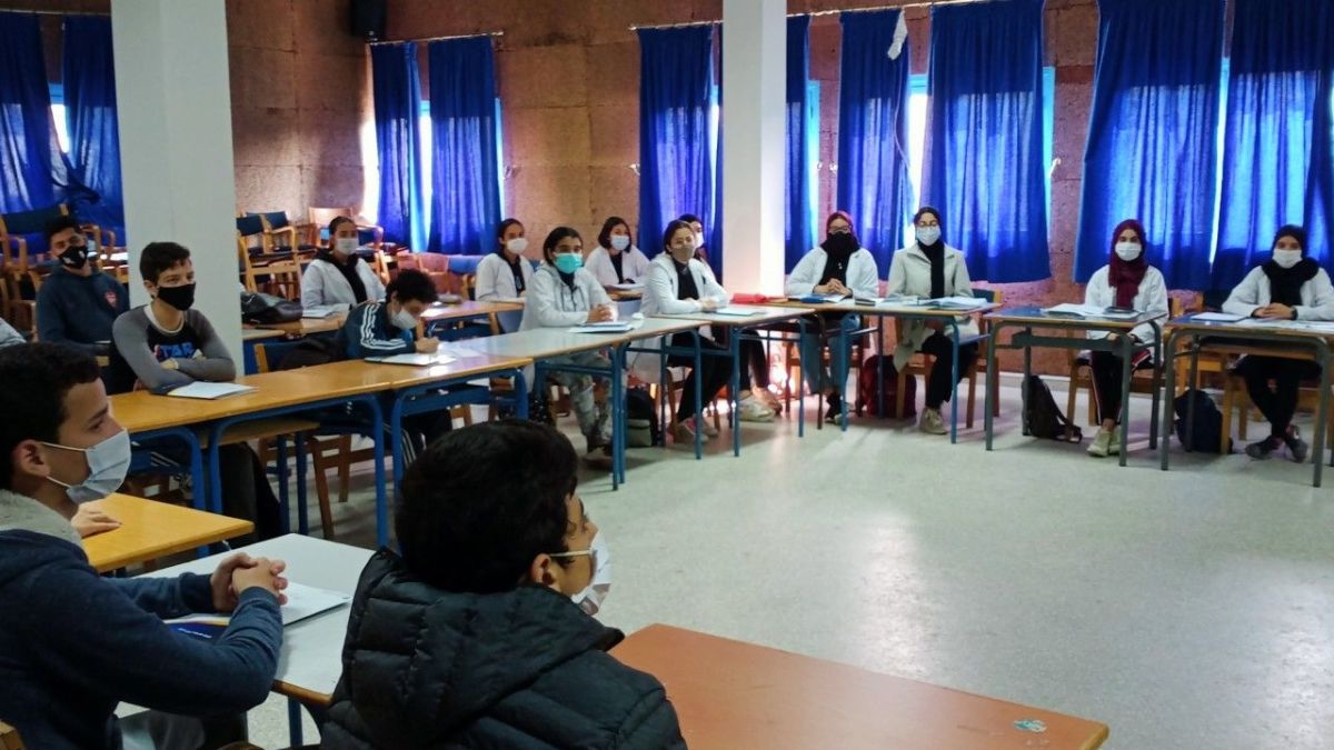 طلاب في نقاش عن حقوق الإنسان