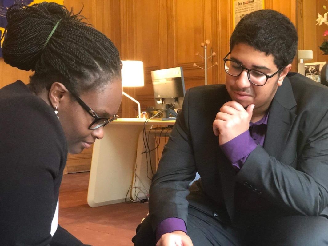 سفير الشباب المبدع "أمير الفهري" يدعم قضايا الشباب عبر "أخبار الآن" 9 سفير الشباب المبدع "أمير الفهري" يدعم قضايا الشباب عبر "أخبار الآن"