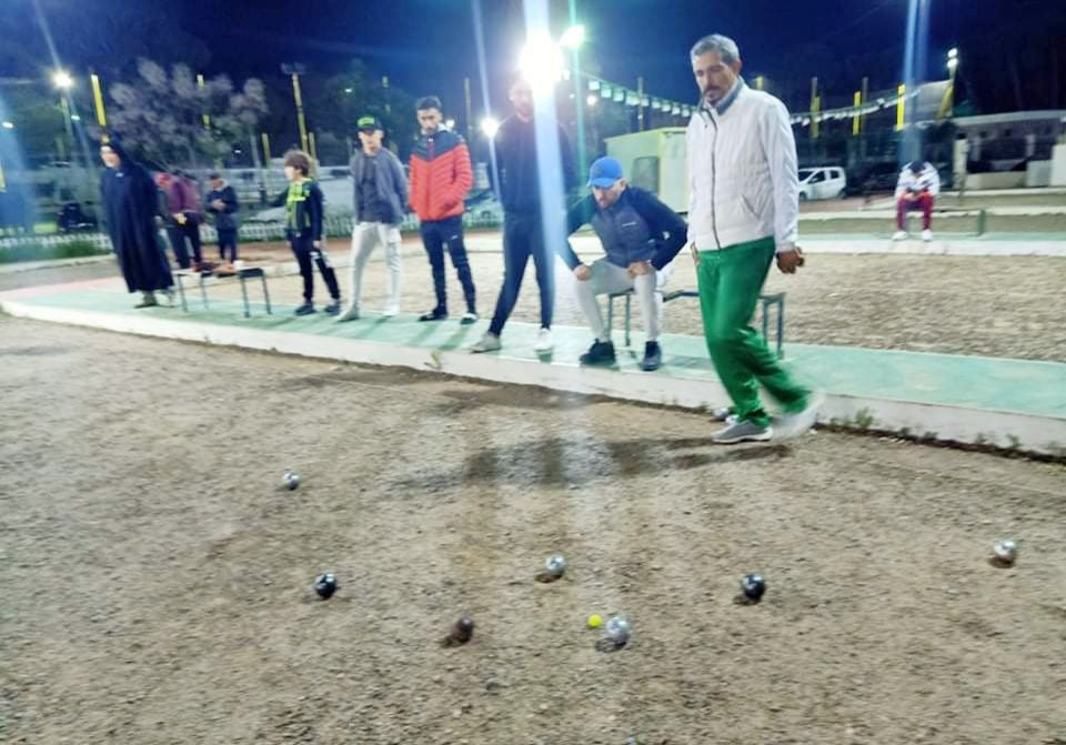 96 لاعبًا مشاركًا في دورة الكرة الحديدية الرمضانية بعين تموشنت بالجزائر