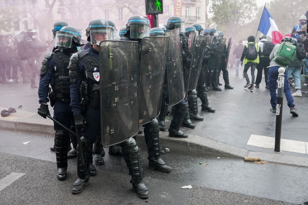 اعتقال العشرات أثناء تظاهرات يوم العمال في باريس