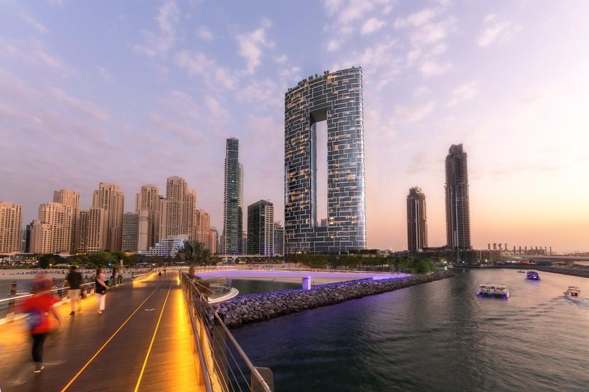 في دبي.. افتتاح أعلى مسبح لا متناهي في العالم (صور) 1 في دبي.. افتتاح أعلى مسبح لا متناهي في العالم (صور)