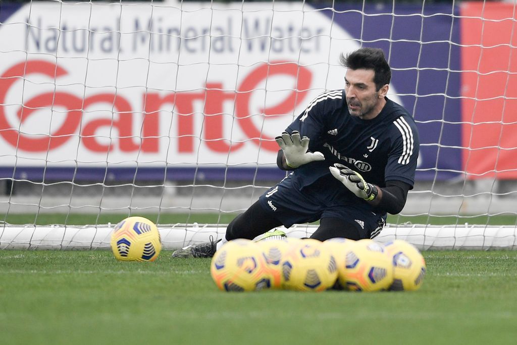 بعد مسيرة تاريخية.. بوفون يعلن الرحيل عن يوفنتوس