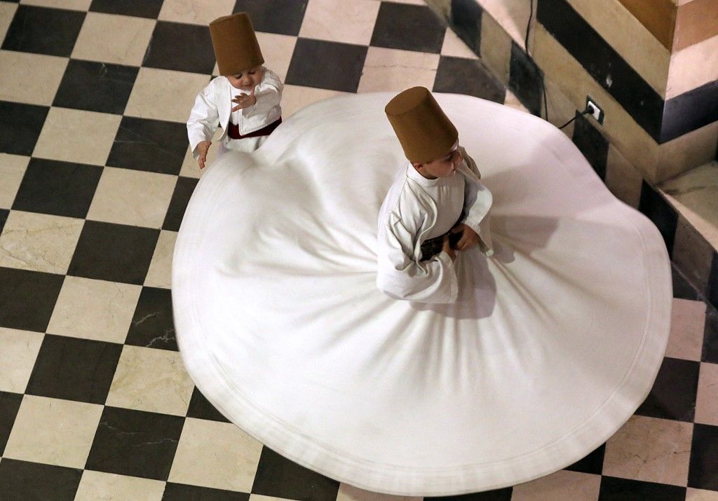 عائلة دمشقية تحافظ على تراث الرقص المولوي الصوفي