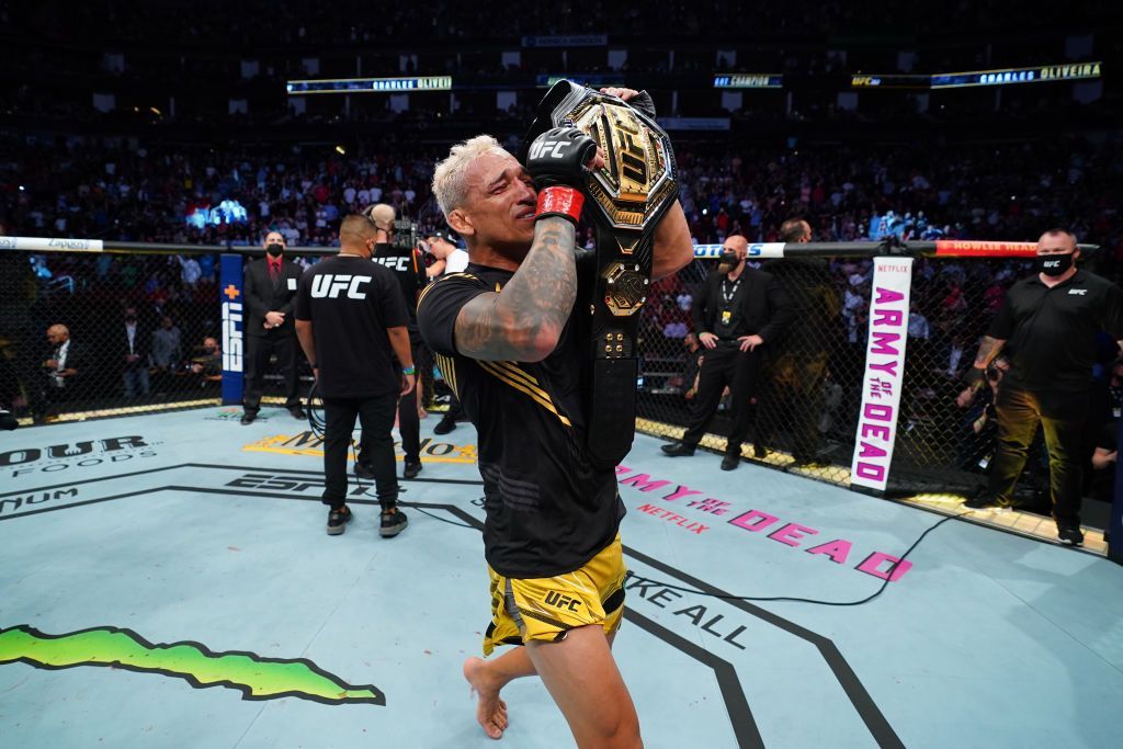 تشارلز أوليفيرا يطيح بمايكل تشاندلر ضمن ”UFC 262“ لفنون القتال 5 تشارلز أوليفيرا يطيح بمايكل تشاندلر ضمن ”UFC 262“ لفنون القتال