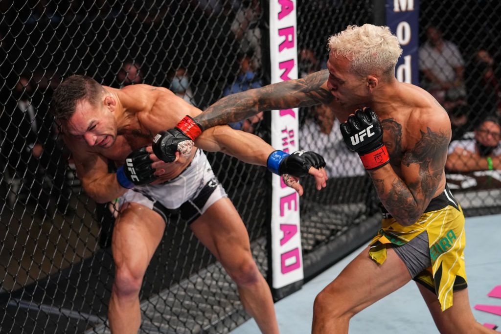 تشارلز أوليفيرا يطيح بمايكل تشاندلر ضمن ”UFC 262“ لفنون القتال 2 تشارلز أوليفيرا يطيح بمايكل تشاندلر ضمن ”UFC 262“ لفنون القتال