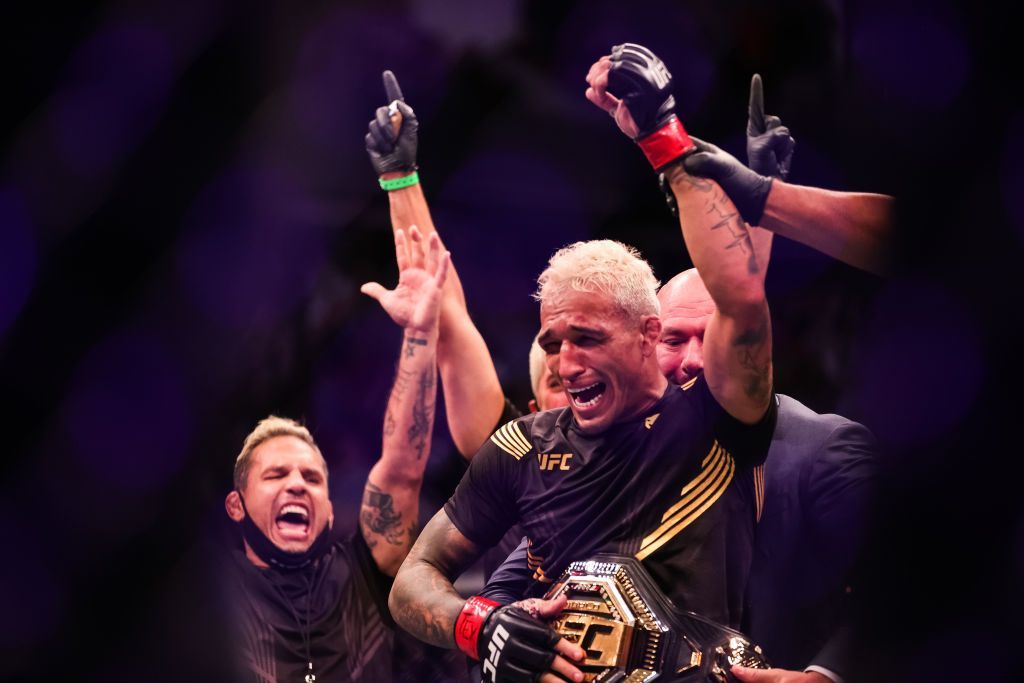 تشارلز أوليفيرا يطيح بمايكل تشاندلر ضمن ”UFC 262“ لفنون القتال 7 تشارلز أوليفيرا يطيح بمايكل تشاندلر ضمن ”UFC 262“ لفنون القتال