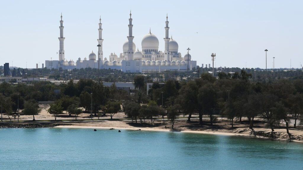 الإمارات من أولى الدول التي فتحت باب تطعيم الأطفال ضد كورونا 1 الدولة من أوائل بلدان العالم التي بدأت بفتح باب تلقيح الاطفال ضد فيروس كورونا