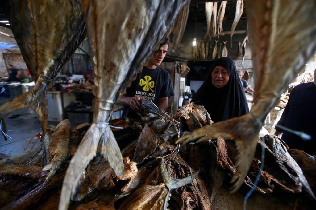 العراقيون يحتفلون بالعيد بتناول المسموطة… ما سر هذا الاحتفال؟ 3 العراقيون يحتفلون بالعيد بتناول المسموطة… ما سر هذا الاحتفال؟