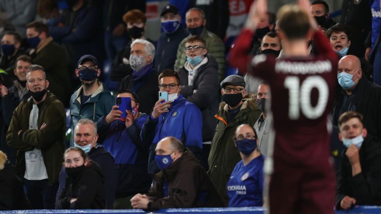 جمهور ليستر سيتي يعود إلى الملاعب لتشجيع الفريقر