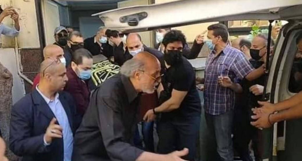 بالصور.. تشييع جثمان الفنان الراحل سمير غانم إلى مثواه الأخير