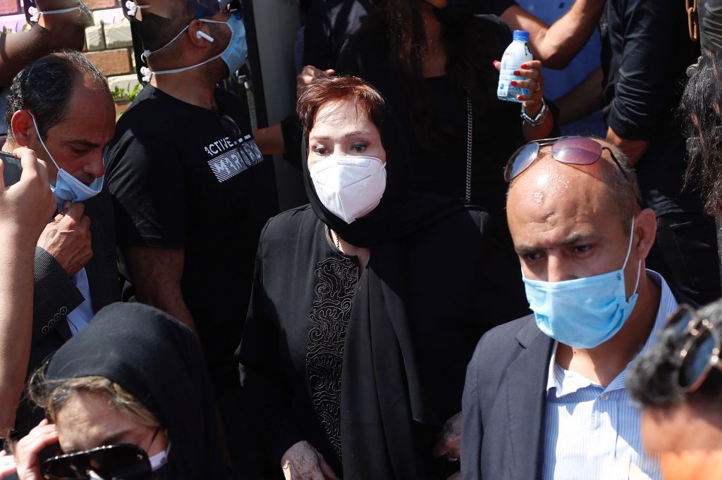 بالصور..حزن وبكاء في تشييع الفنان الكبير سمير غانم